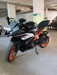 Black KTM RC 200