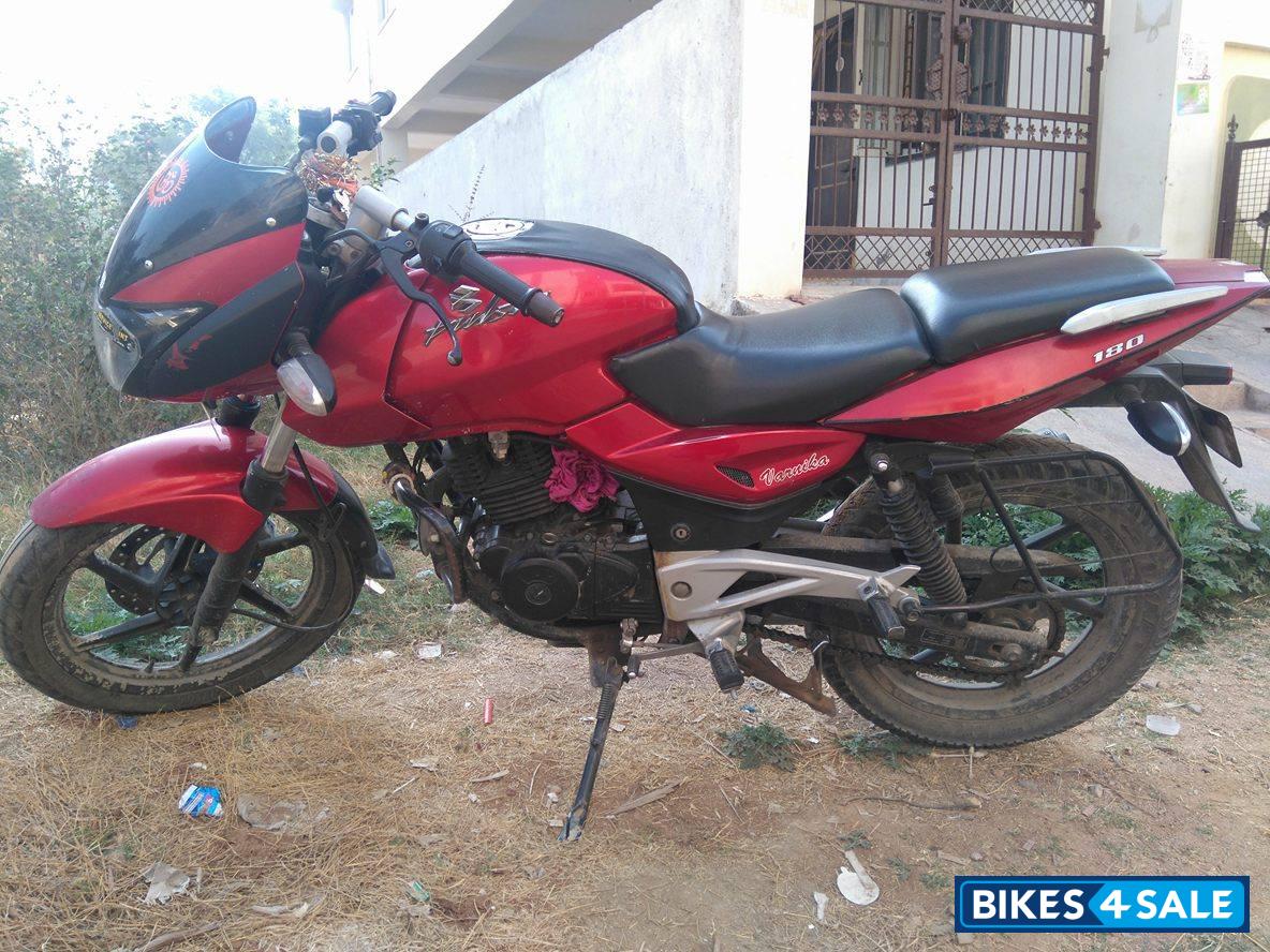 Red Bajaj Pulsar 180 DTSi