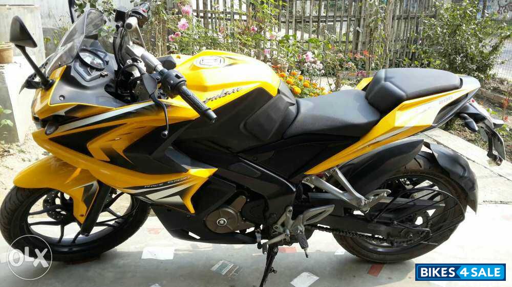 Yellow Bajaj Pulsar RS 200