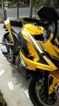 Yellow Bajaj Pulsar RS 200