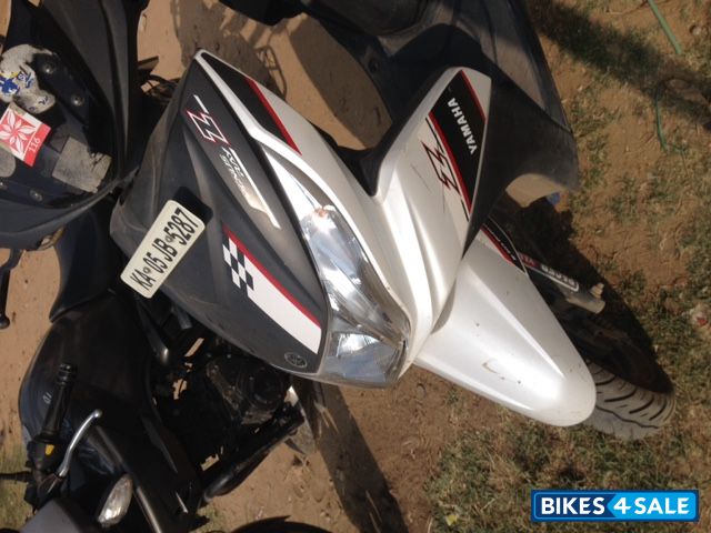 Pearl White Yamaha Ray Z Pearl White Yamaha Ray Z