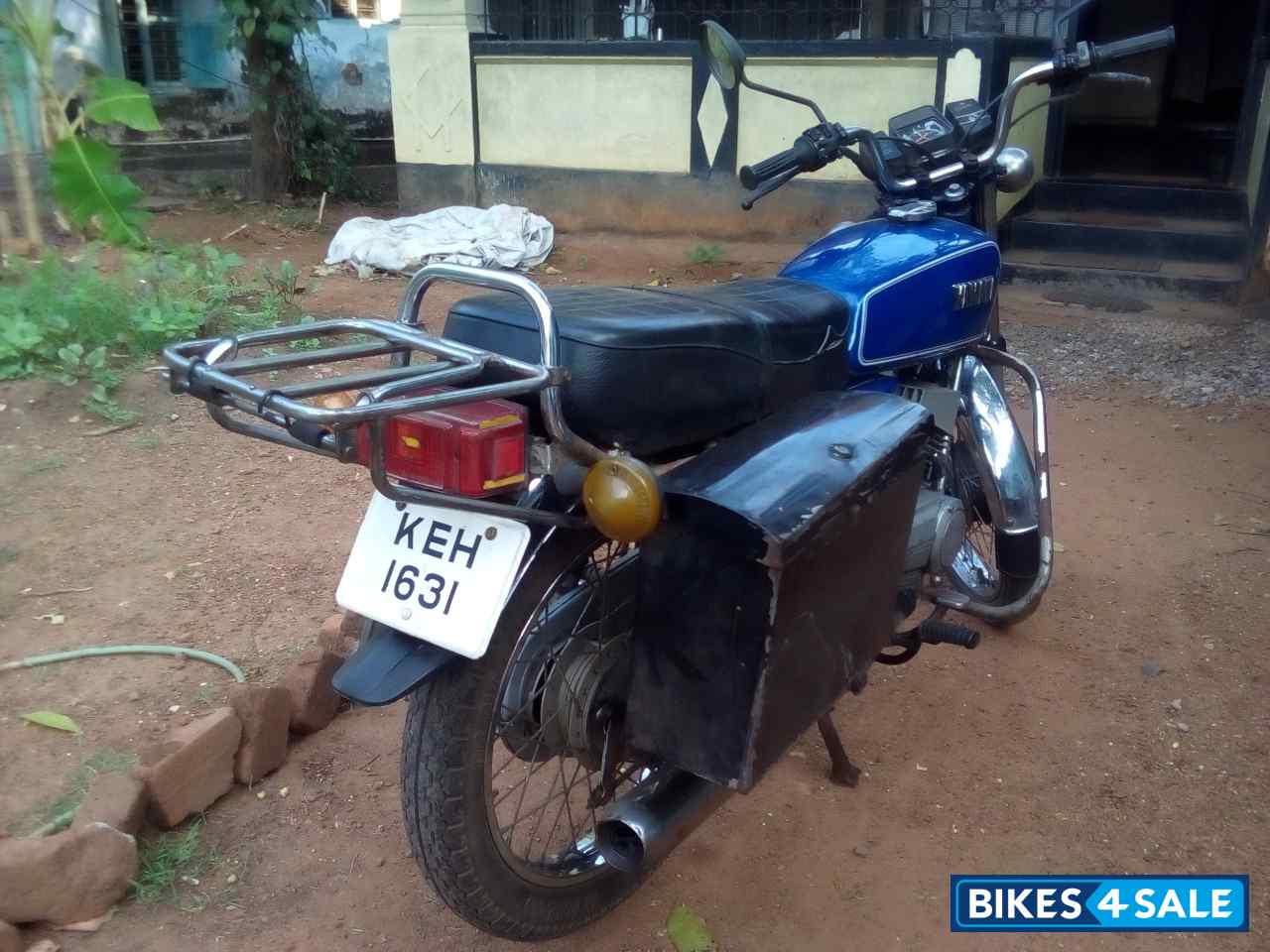 Blue Yamaha RX 100 Blue Yamaha RX 100