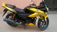 Yellow Honda CBF Stunner