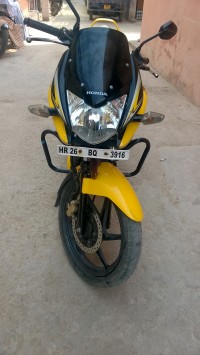 Yellow Honda CBF Stunner