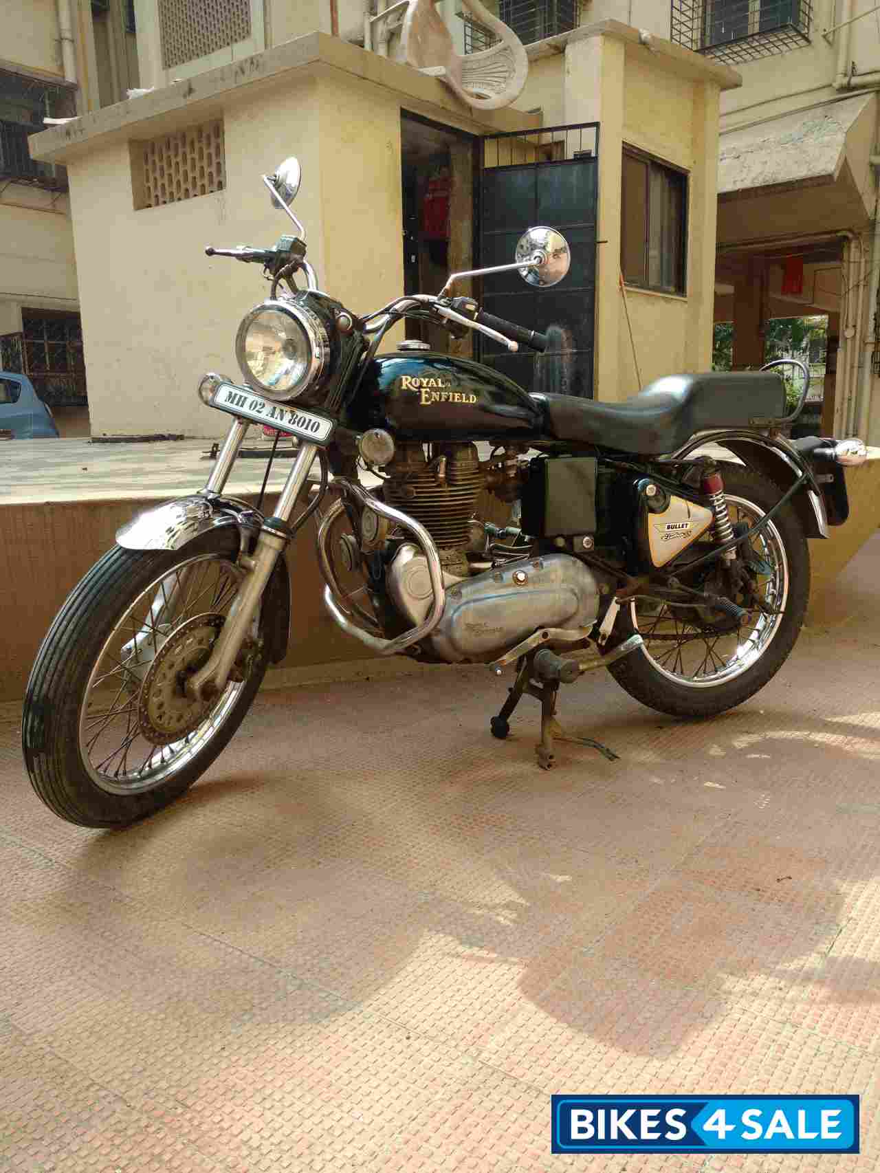 Magic Black Royal Enfield Bullet Electra 5S