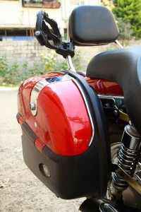 Red Bajaj Avenger 220 DTS-i