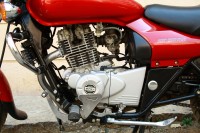 Red Bajaj Avenger 220 DTS-i