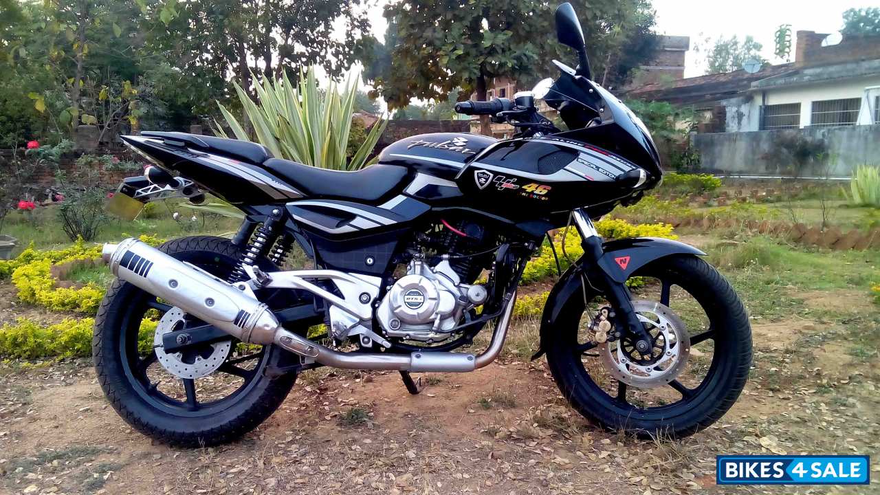 Black And Decaling Done Bajaj Pulsar 220 DTSi