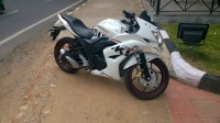 White Suzuki Gixxer SF