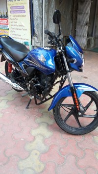 Blue Honda Dream Yuga