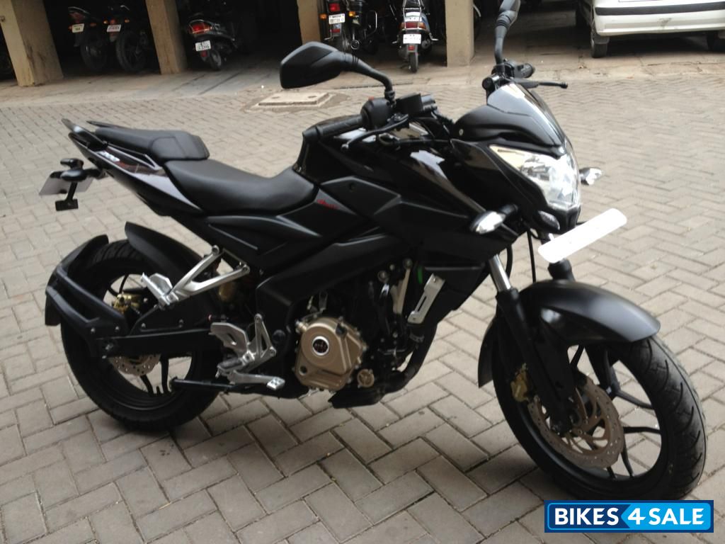 Black Bajaj Pulsar 200 NS for sale in Mumbai. Bike is in perfect ...