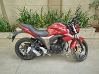 Red Suzuki Gixxer 150