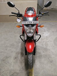 Red Suzuki Gixxer 150