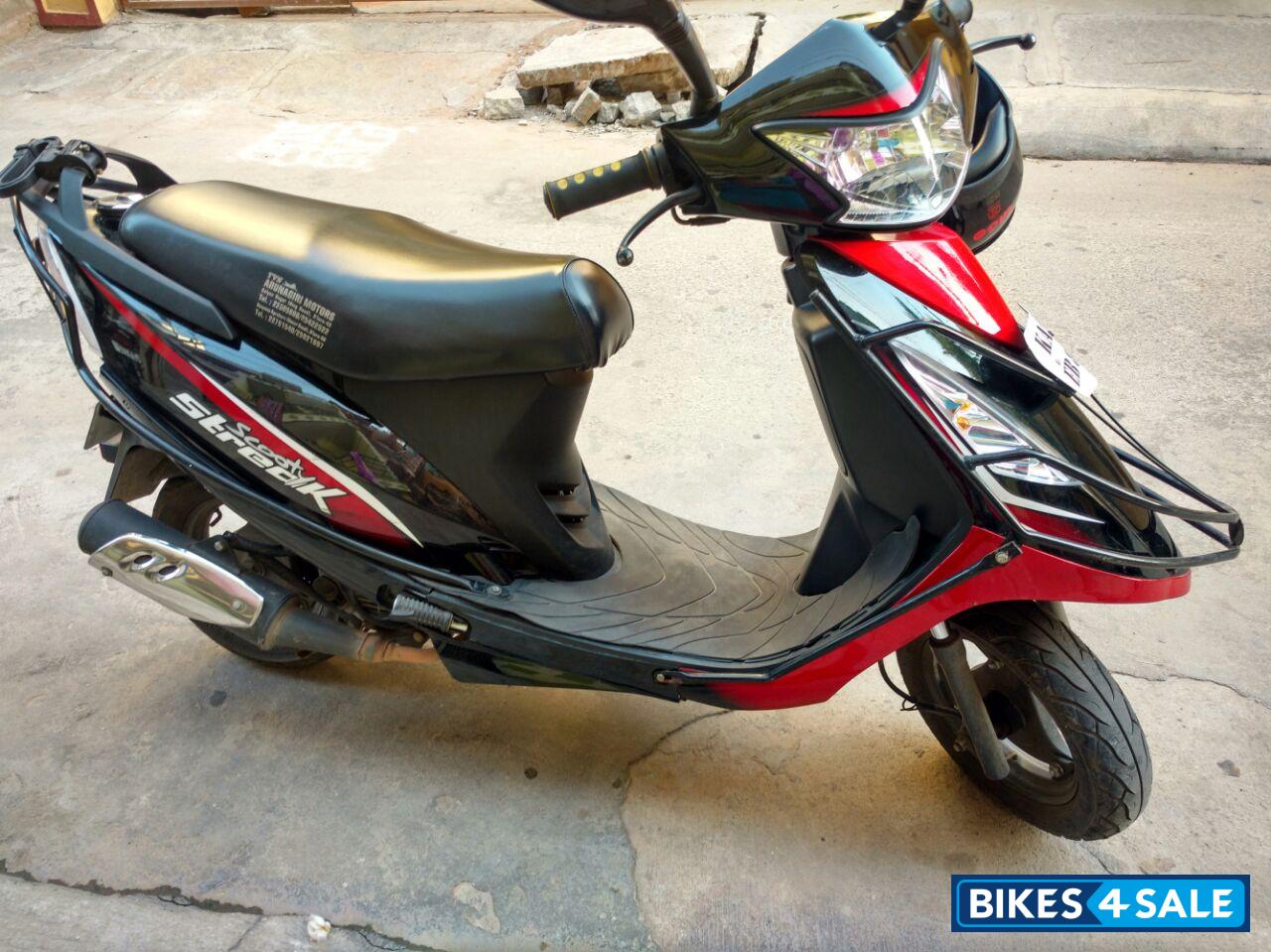 Scooty best sale streak colours