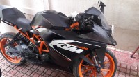 Black KTM RC 200