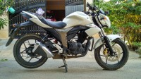 Pearl White Suzuki Gixxer 150