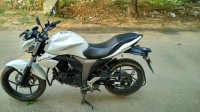 Pearl White Suzuki Gixxer 150