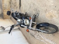 Black Bajaj Avenger 220 DTS-i