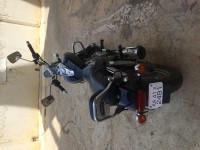 Black Bajaj Avenger 220 DTS-i