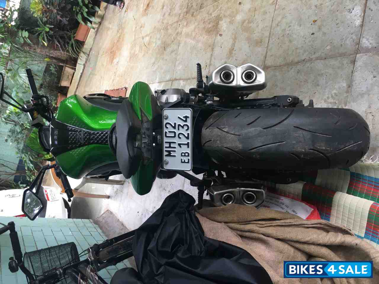 Green Kawasaki Z1000 Green Kawasaki Z1000