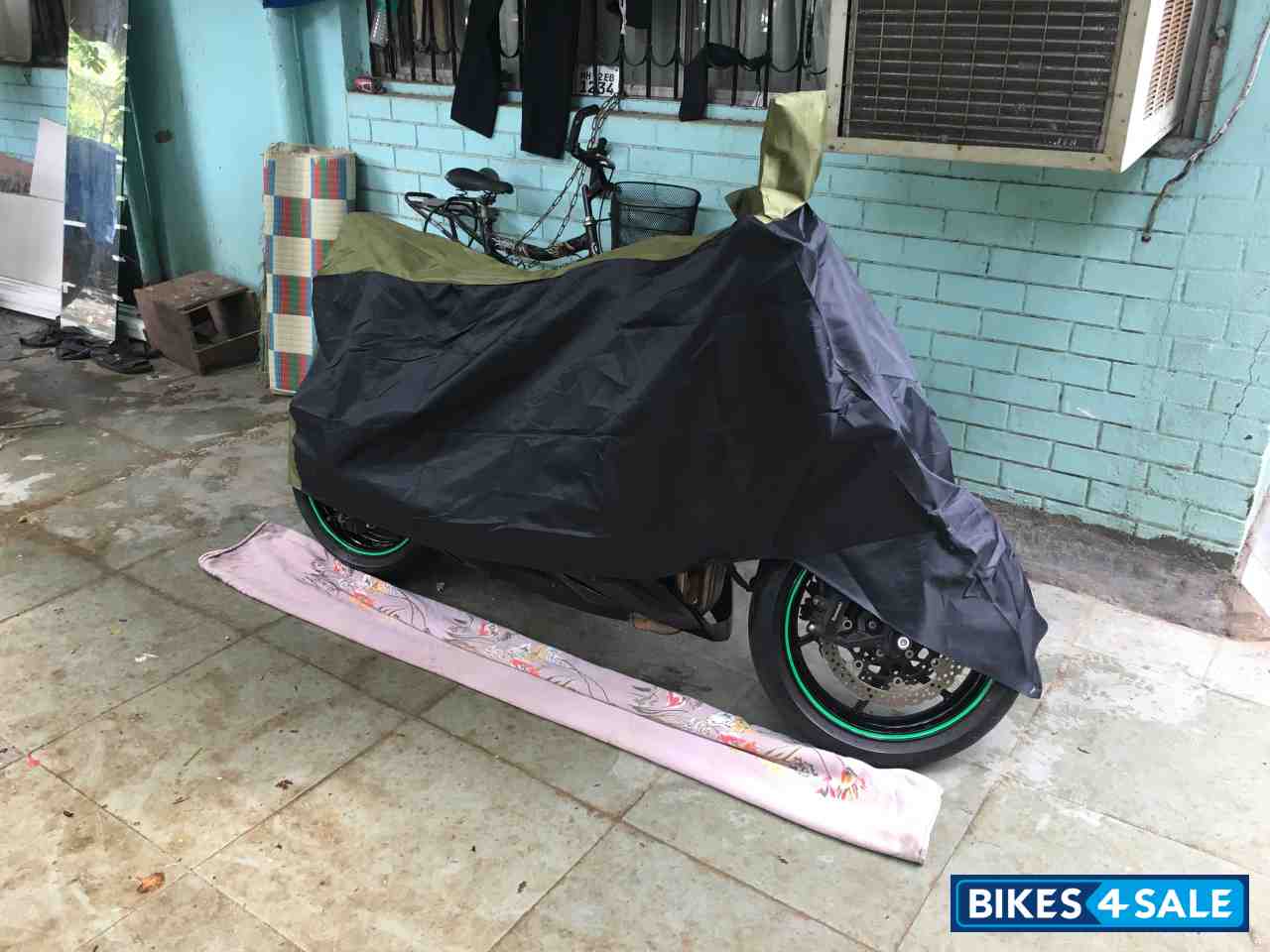 Green Kawasaki Z1000 Green Kawasaki Z1000