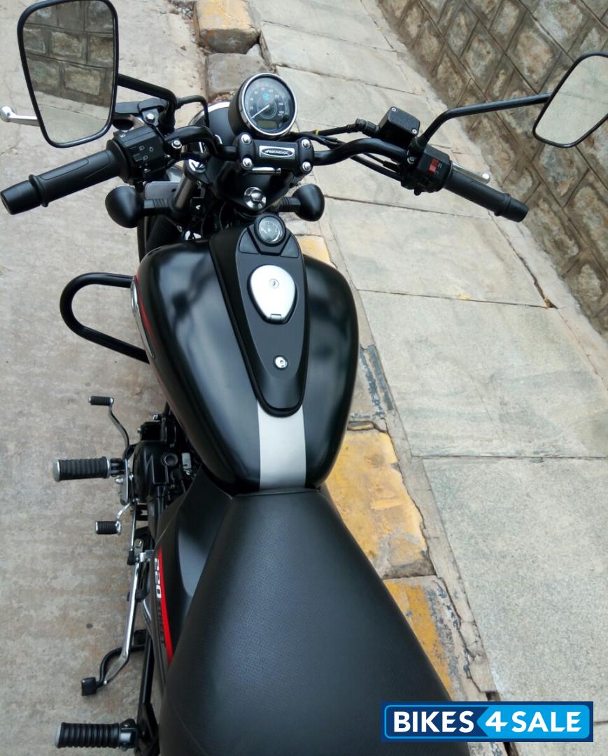Black Bajaj Avenger Street 220 Black Bajaj Avenger Street 220