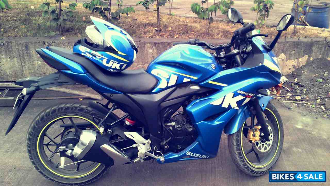 Blue Suzuki Gixxer SF