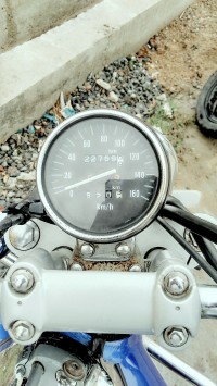 Blue Bajaj Avenger 220 DTS-i