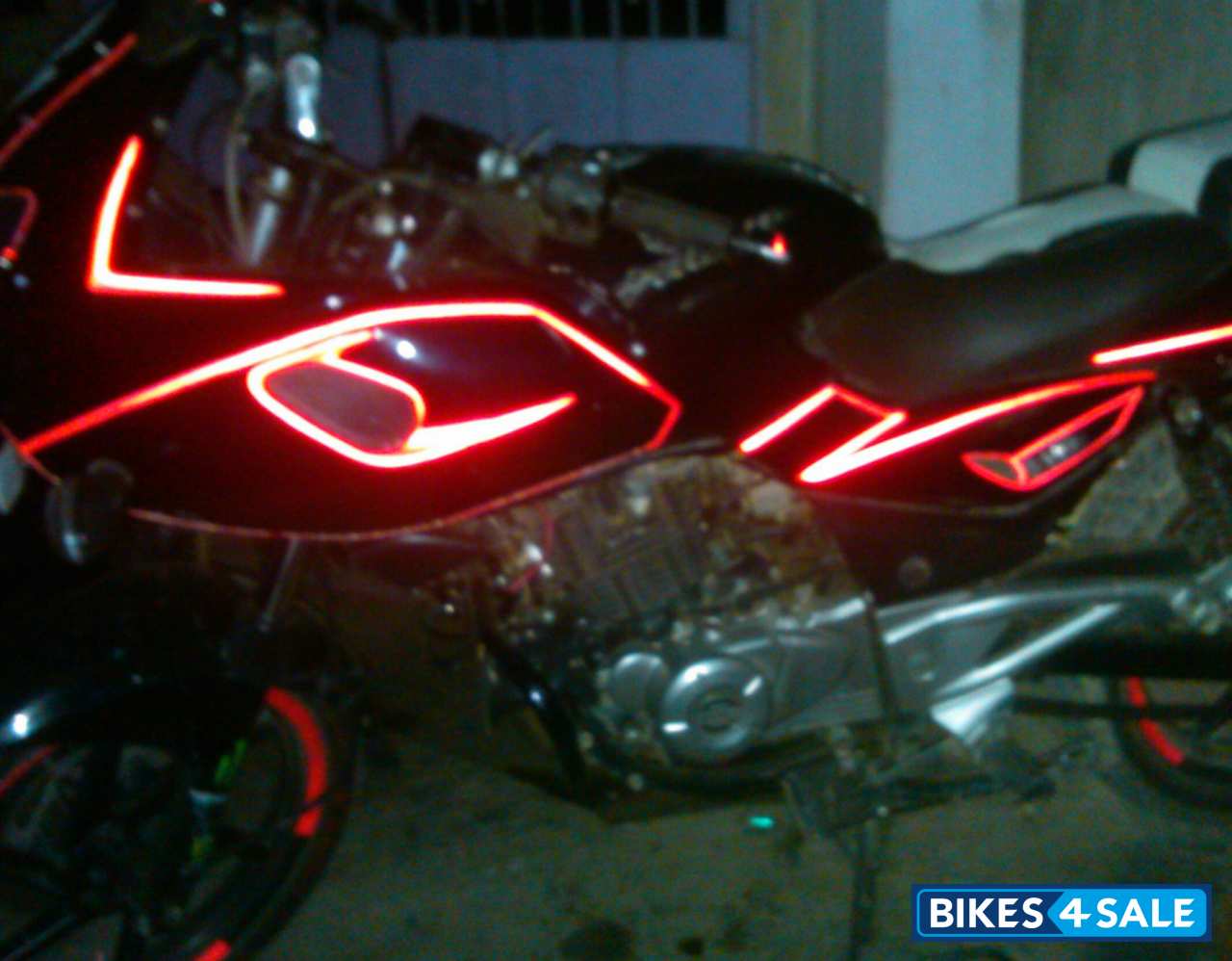 pulsar 220 light