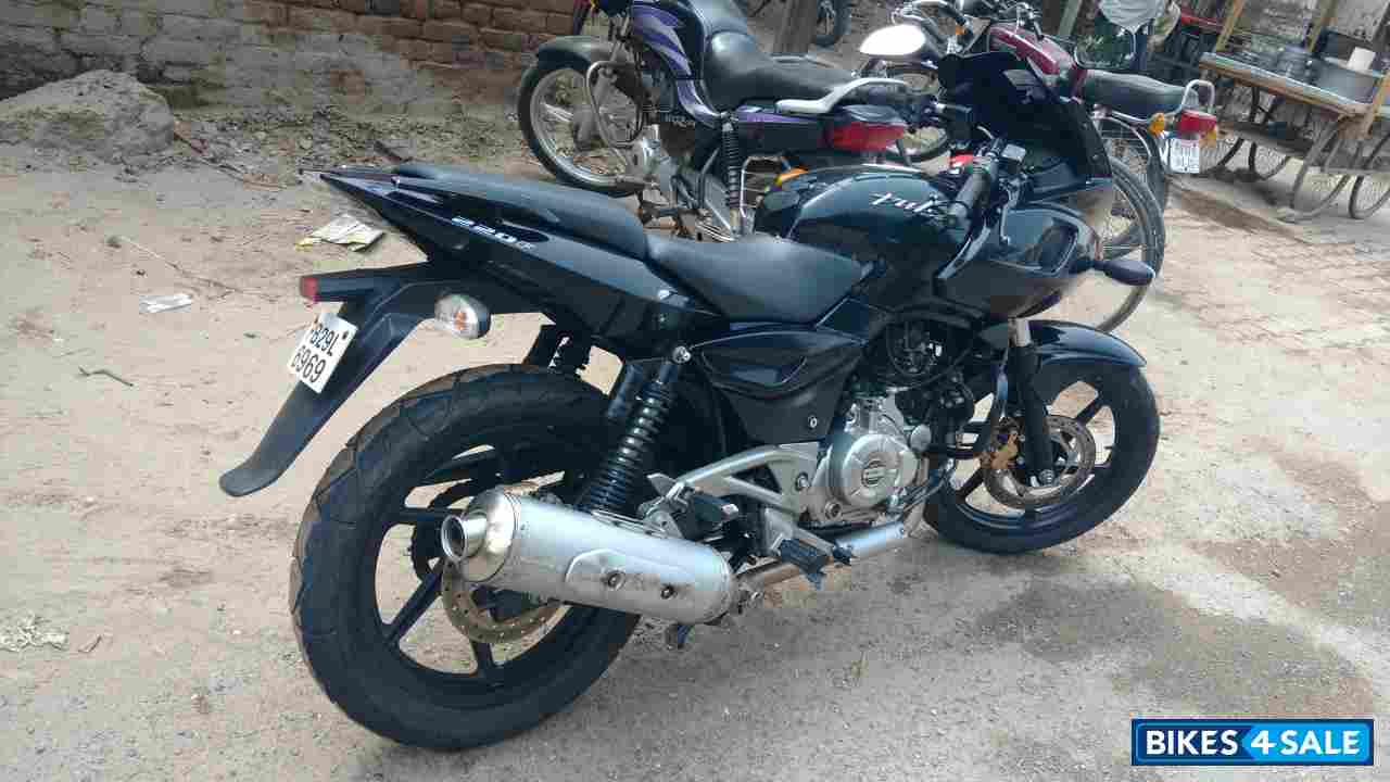 Black Bajaj Pulsar 220 DTSi