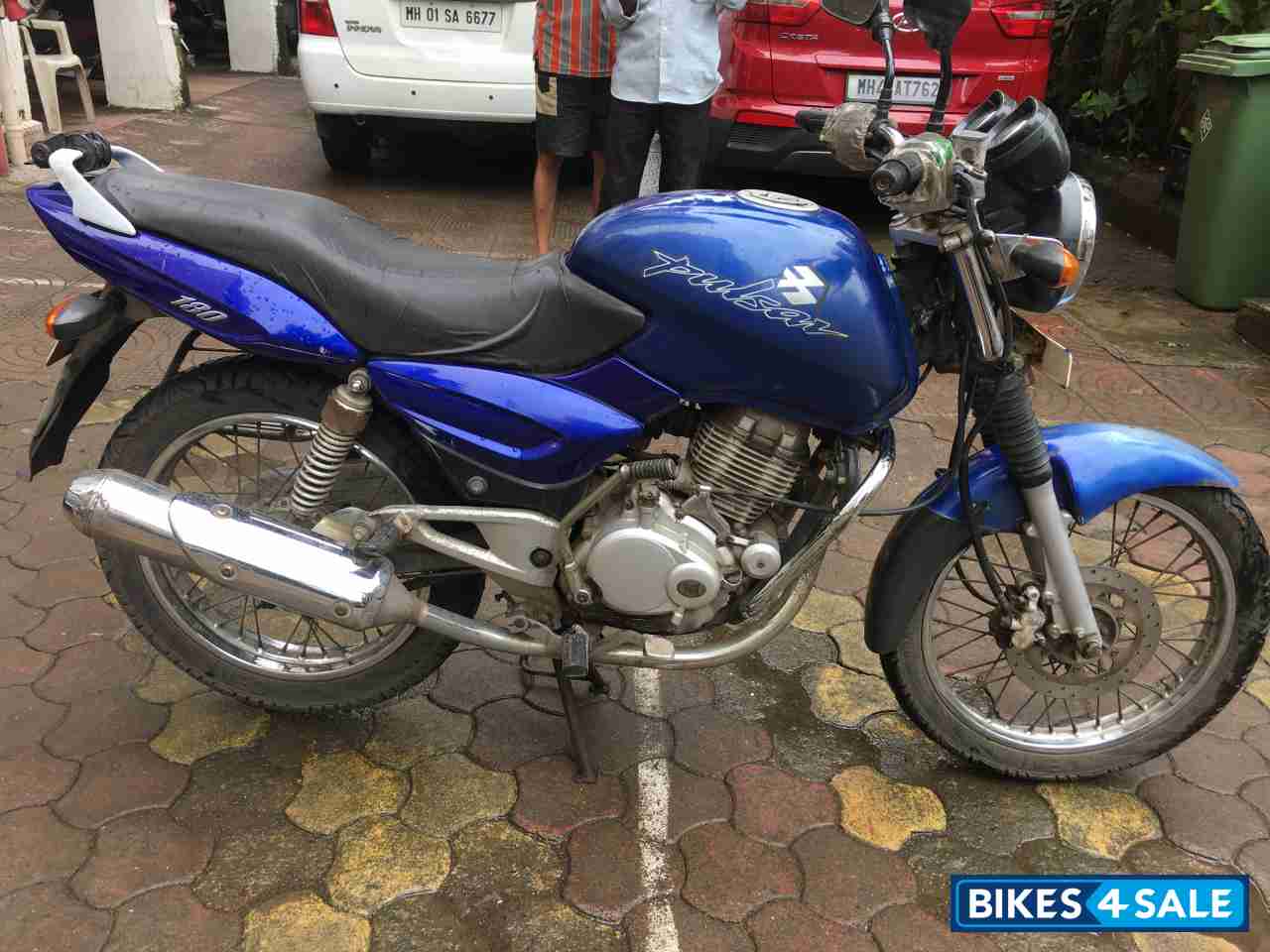 Blue Bajaj Pulsar 180 Round Headlight