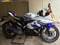 White/blue Yamaha YZF R15 V2