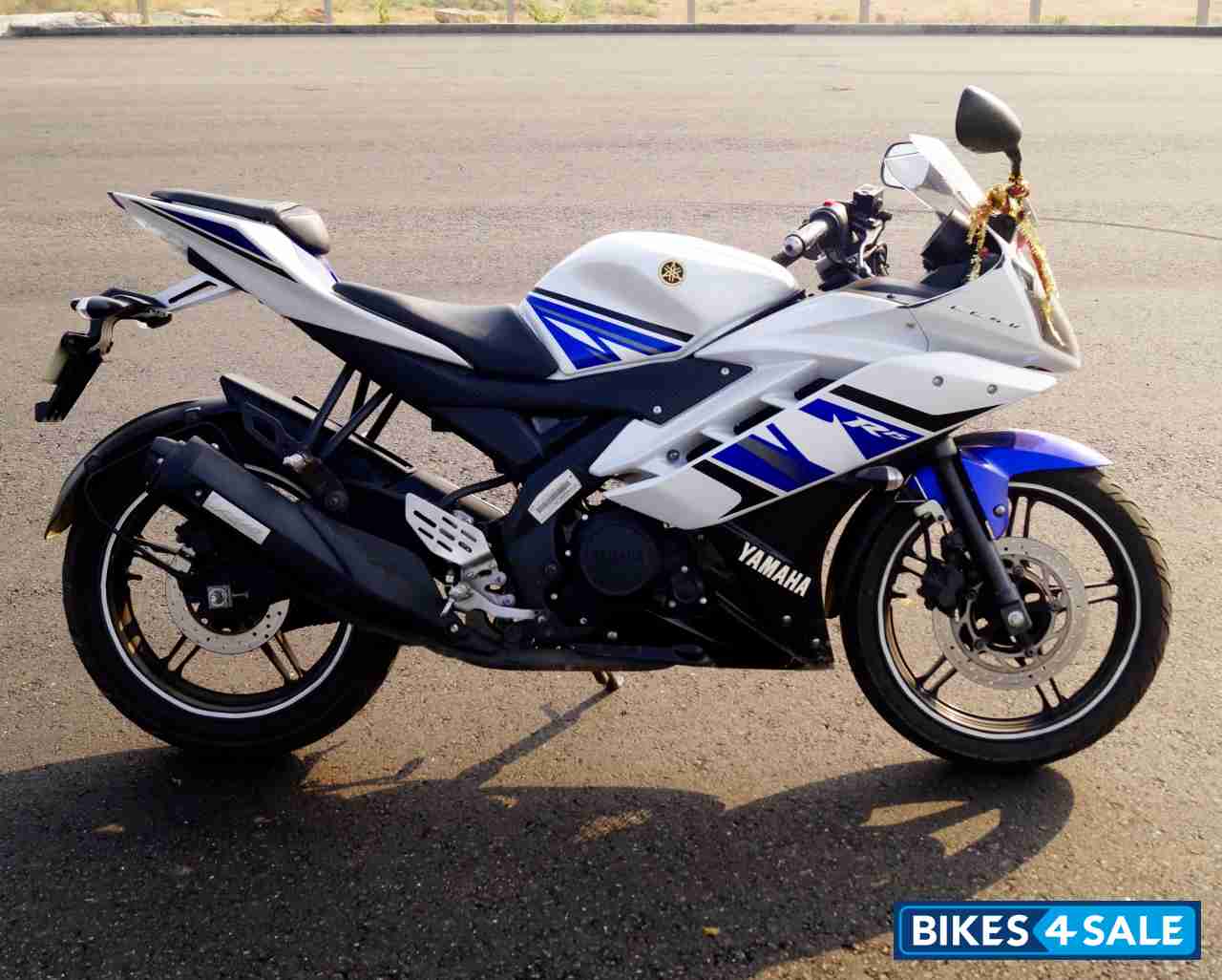 White/blue Yamaha YZF R15 V2 Picture 2. Bike ID 134512. Bike located in ...