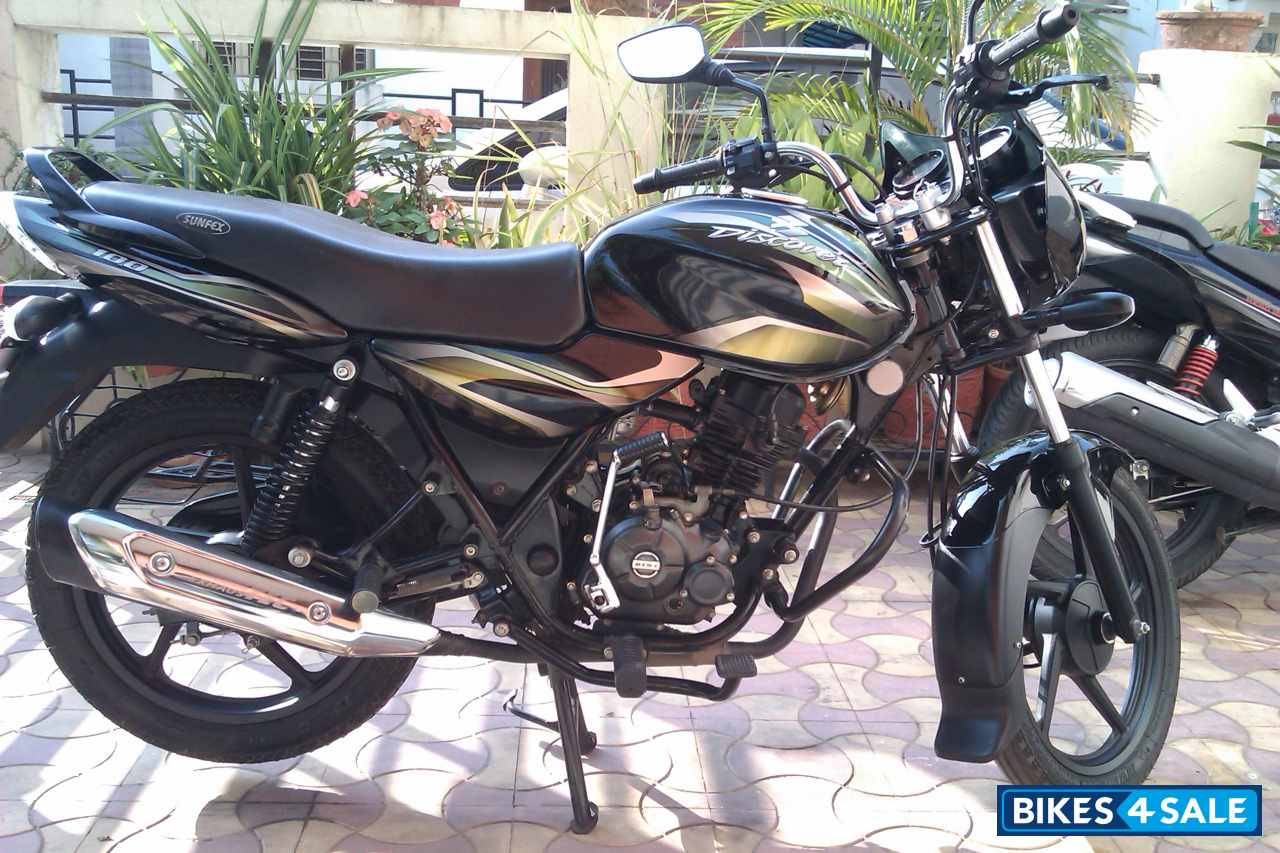 Black Bajaj Discover 100 DTS-Si