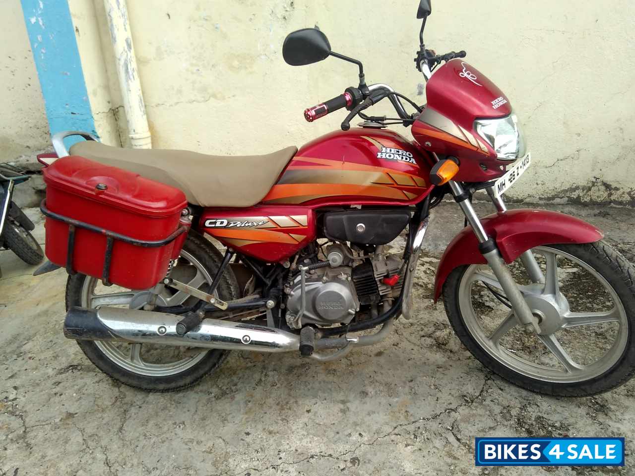 Used 2010 model Hero CD Deluxe for sale in Nanded. ID 135264. Red