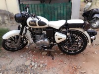 White Royal Enfield Classic 350