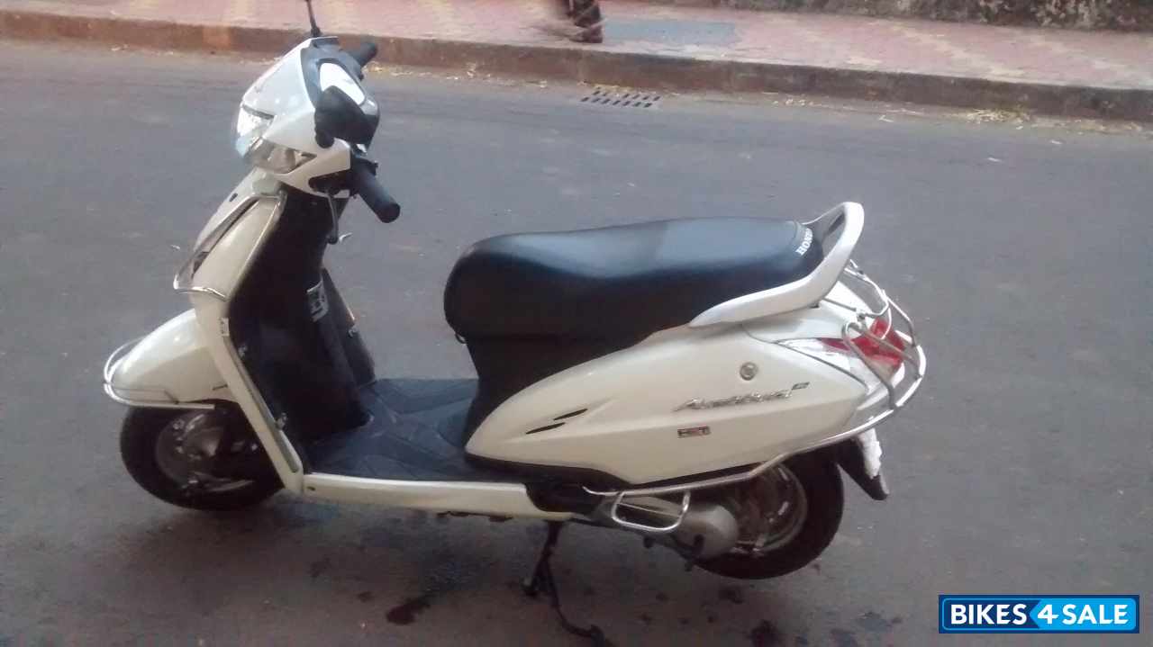 White Honda Activa 3G White Honda Activa 3G