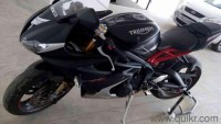 Black Triumph Daytona 675R