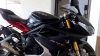 Black Triumph Daytona 675R