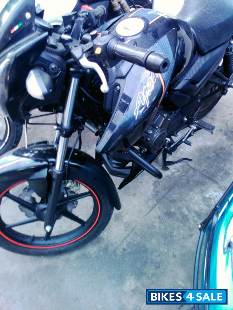 Black TVS Apache RTR 160