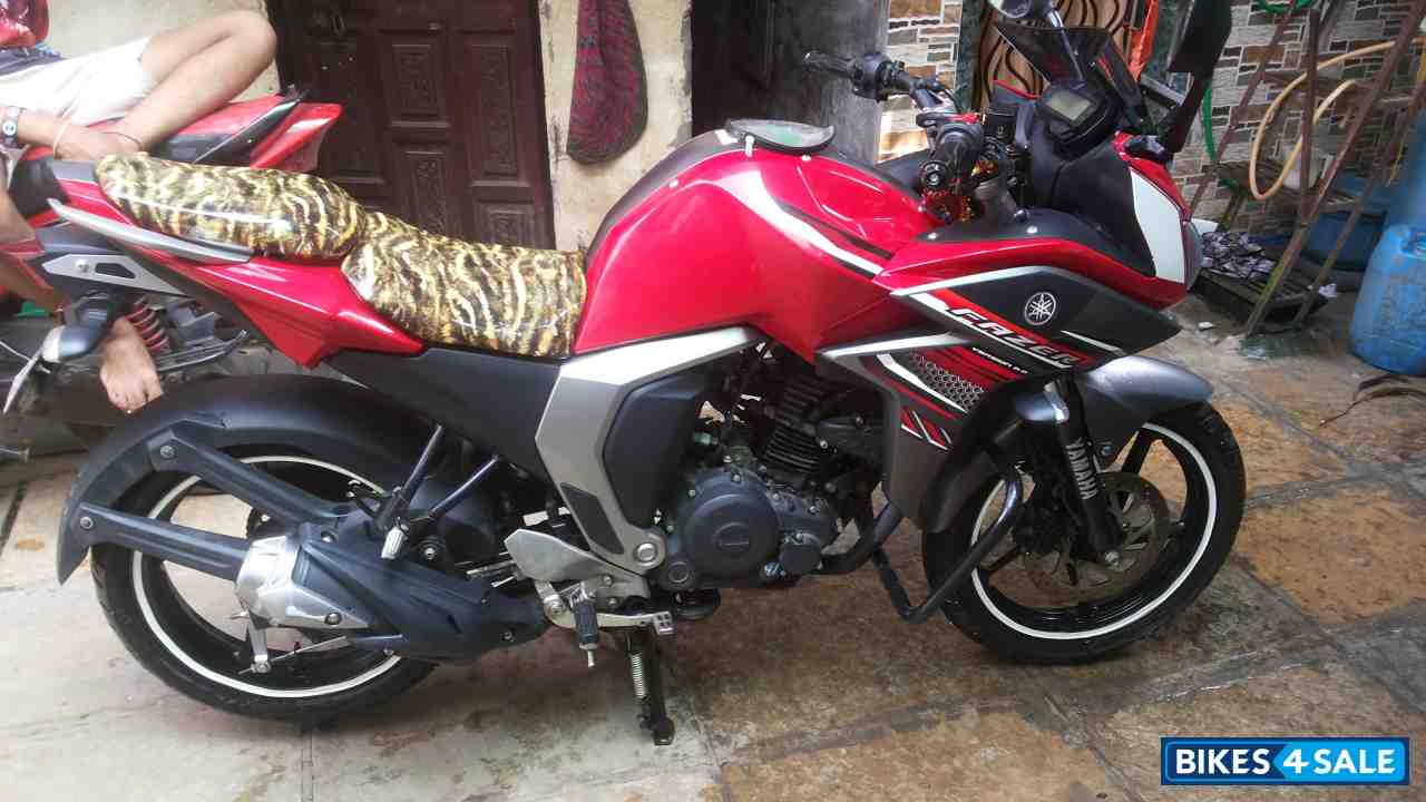 Red & Black Yamaha Fazer FI V2