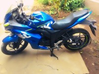 Blue Suzuki Gixxer SF