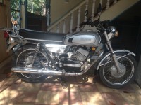 Silver Yamaha RD 350