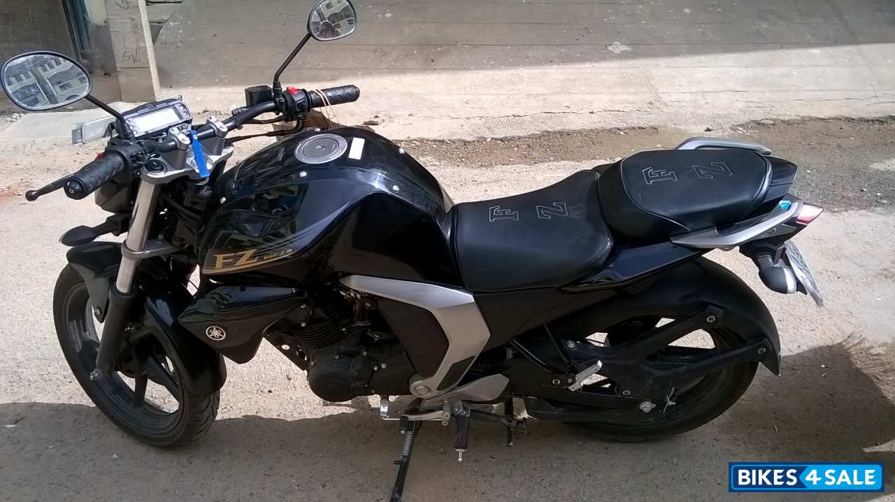 Black Yamaha FZ FI V2