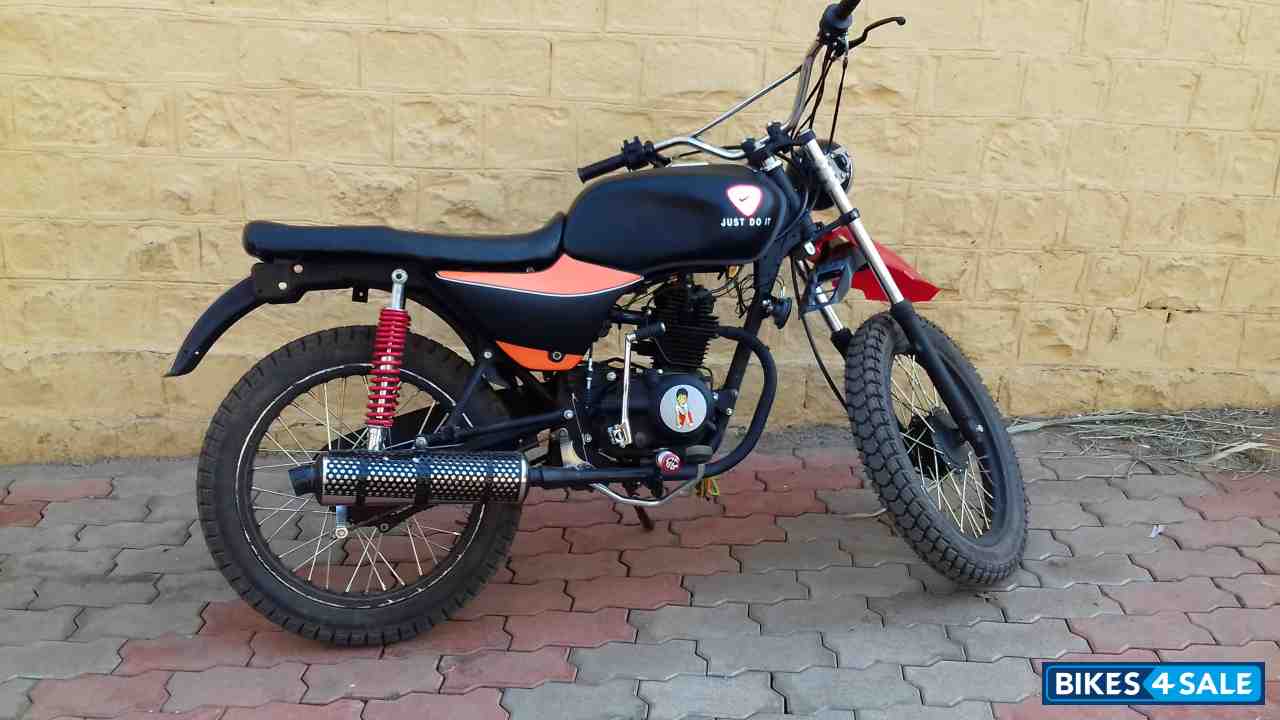 Black Bajaj Boxer CT Deluxe