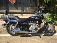 Black Bajaj Avenger 220 DTS-i