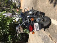 Black Bajaj Avenger 220 DTS-i