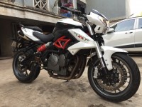 White Benelli TNT 600 i