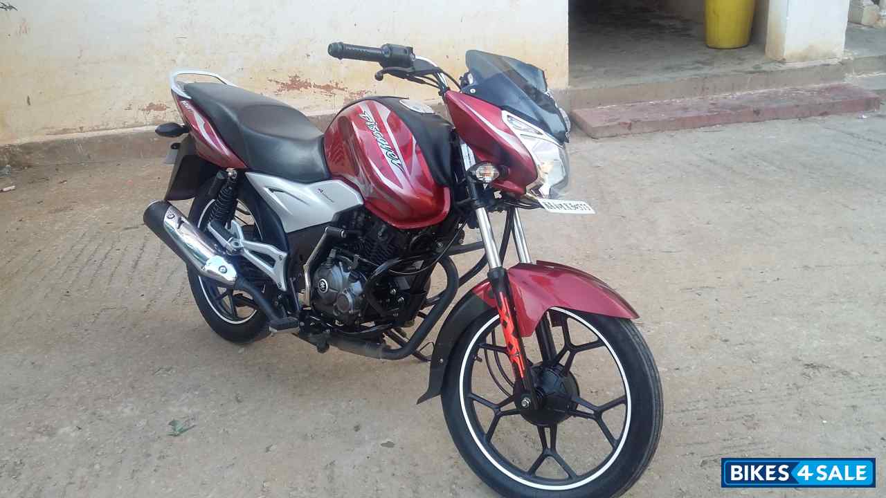 Red Bajaj Discover 100T