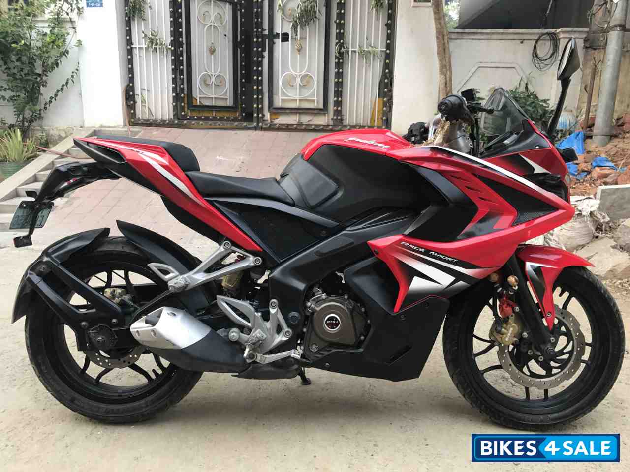 Red Colour Bajaj Pulsar RS 200